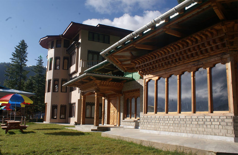 Base Camp Hotel