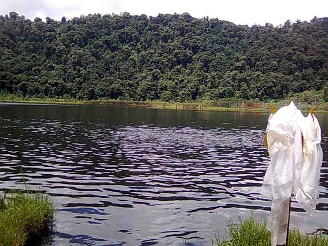 Khecheopalri Lake