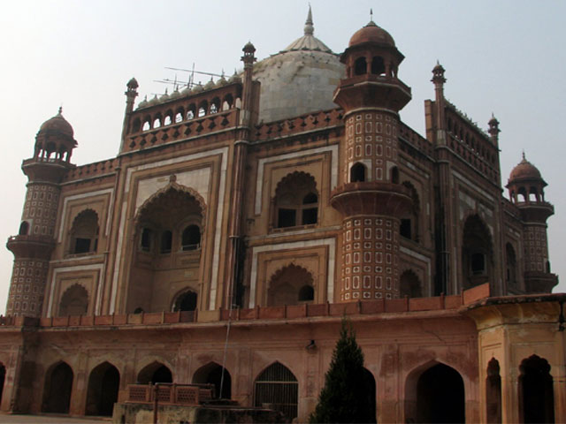 Safdarjungs Tomb