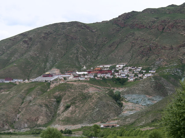 Jyekundo or Yushu Town